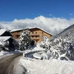 Spacious And Stylish Flat At The Foot Of The Mont-blanc Ideal For In Out Les Houches